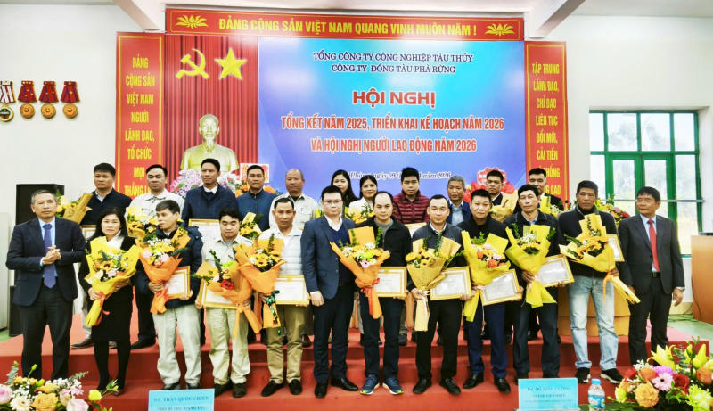 Đóng tàu Phà Rừng duy trì và ổn định phát triển trong điều kiện mới