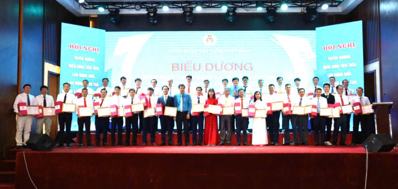 14 lao động tiêu biểu của Tổng công ty Công nghiệp tàu thủy dự Hội nghị tuyên dương toàn quốc ngành Xây dựng 2026